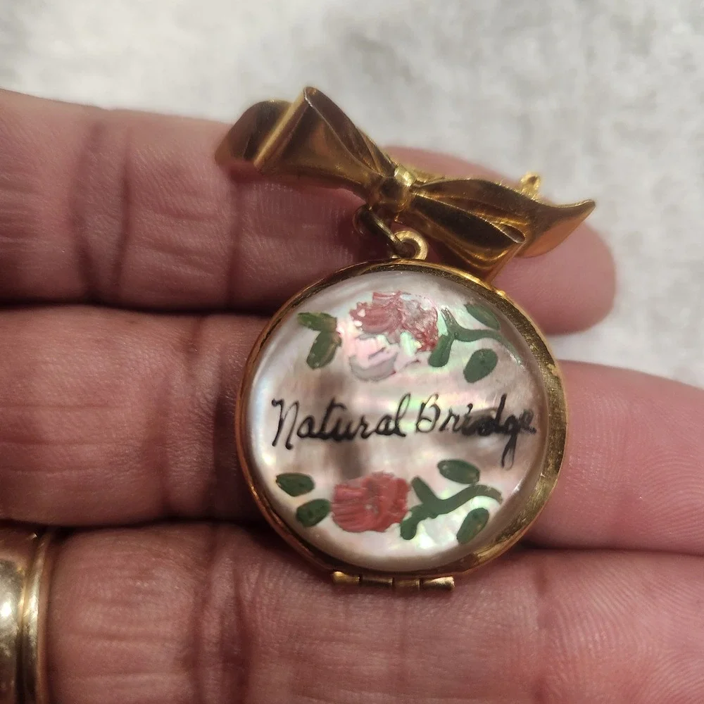 Vintage Natural Bridge Virginia Souvenir Locket Brooch Gold Tone Bow Rose Floral